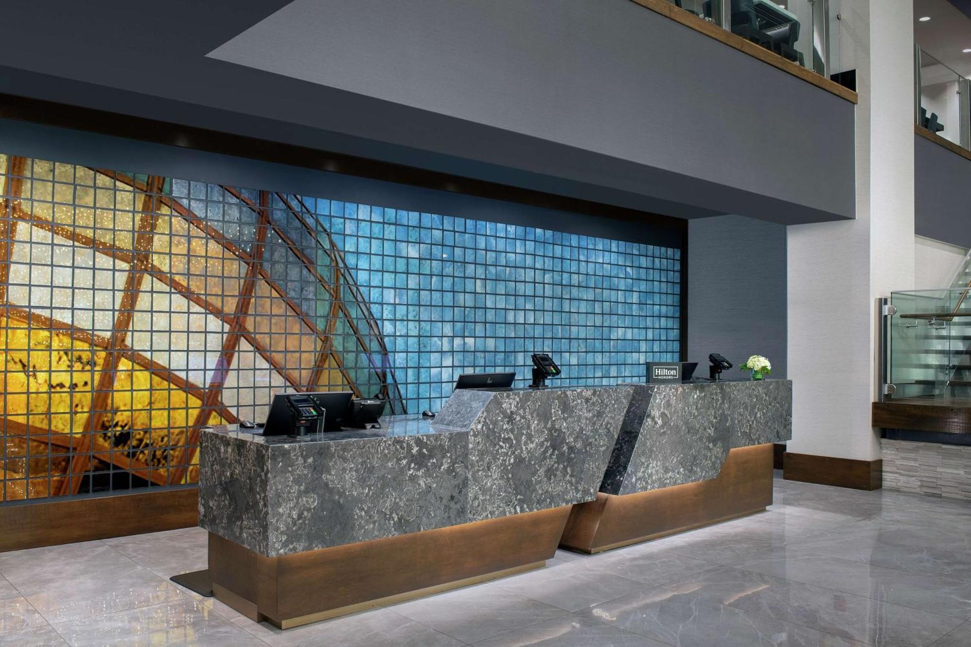 Embassy Suites By Hilton Knoxville Downtown Exterior photo
