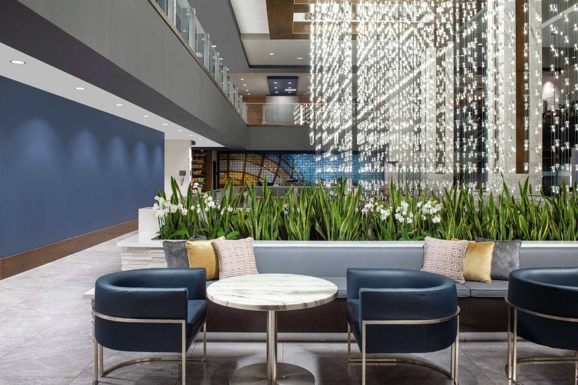 Embassy Suites By Hilton Knoxville Downtown Exterior photo