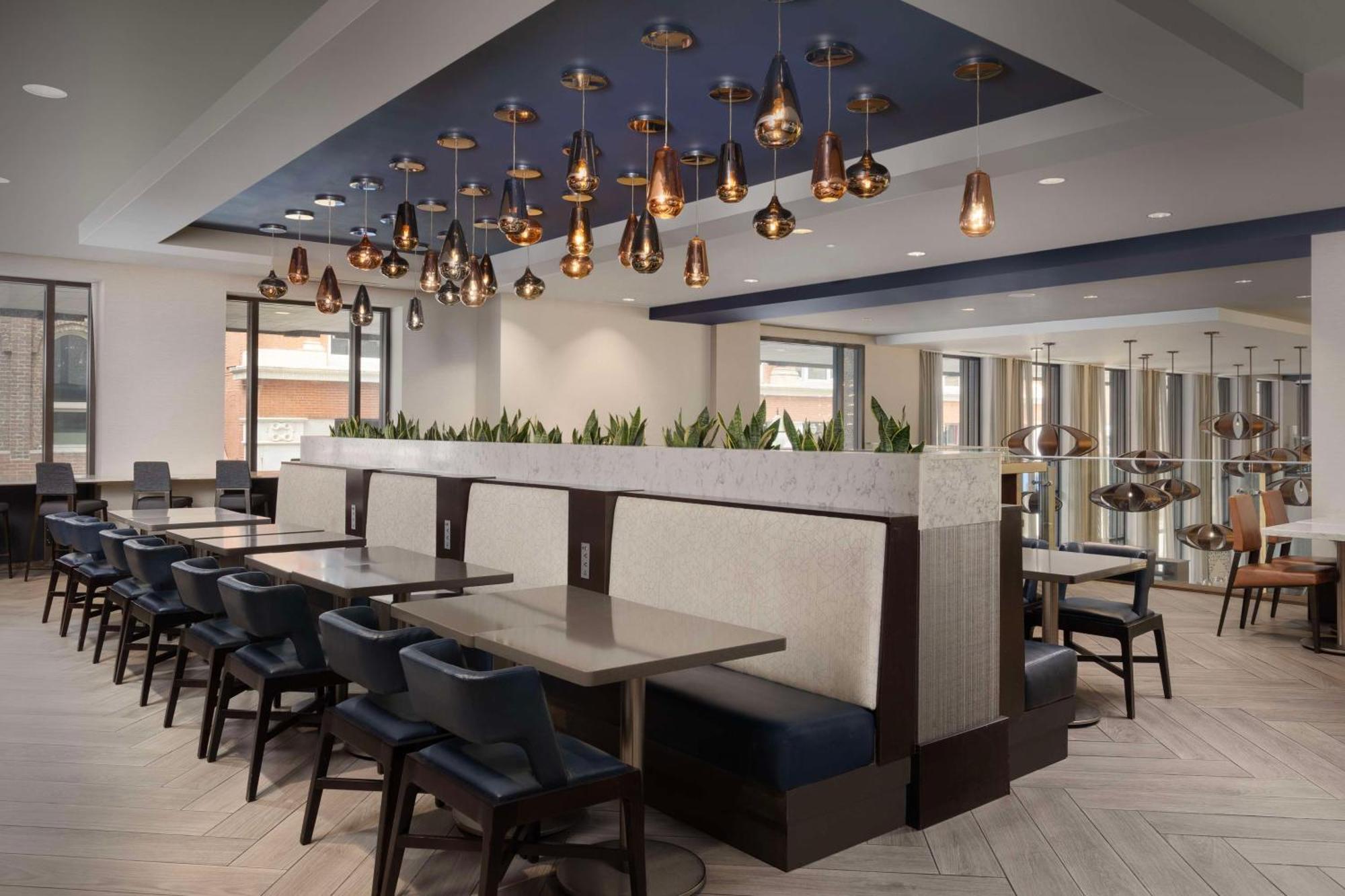 Embassy Suites By Hilton Knoxville Downtown Exterior photo